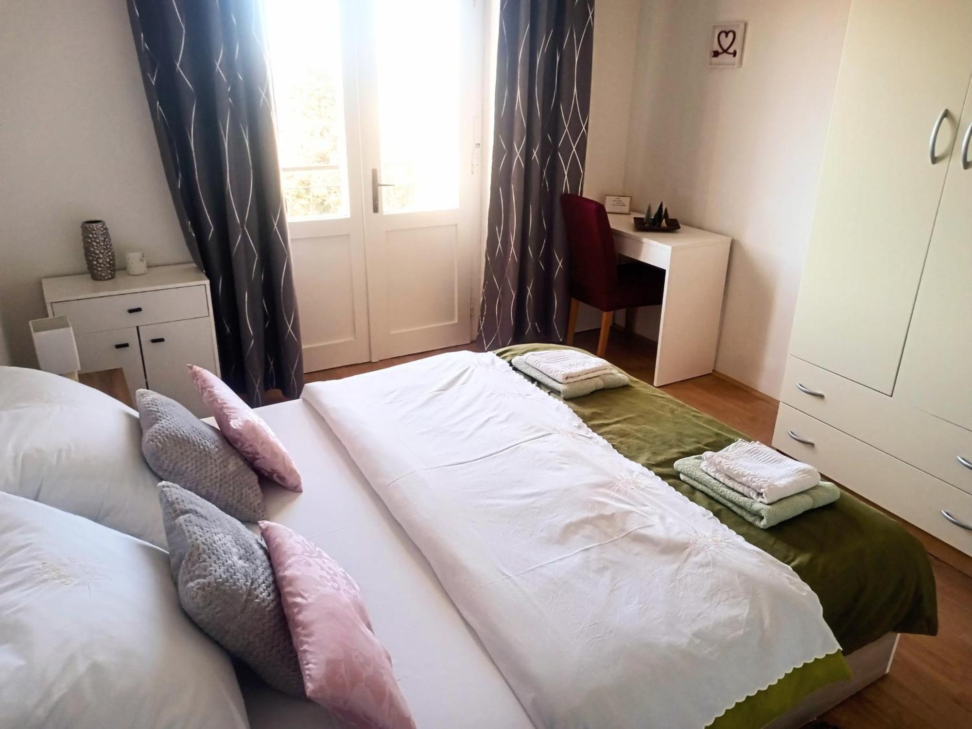 Apartman Petra Сень Екстер'єр фото